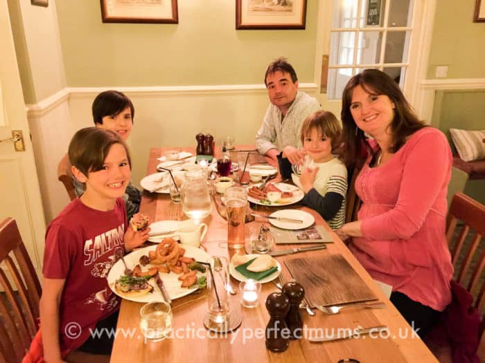 White Hart Hotel, Motetonhampstead. Family friendly restaurants in Dartmoor